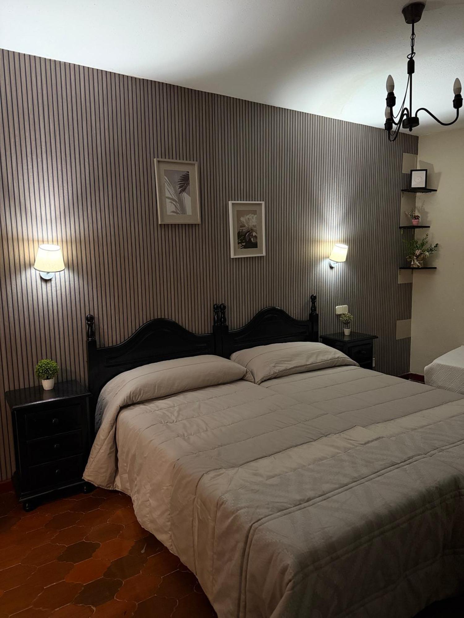 El Valle Hostal Restaurante La Pradera de Navalhorno Εξωτερικό φωτογραφία